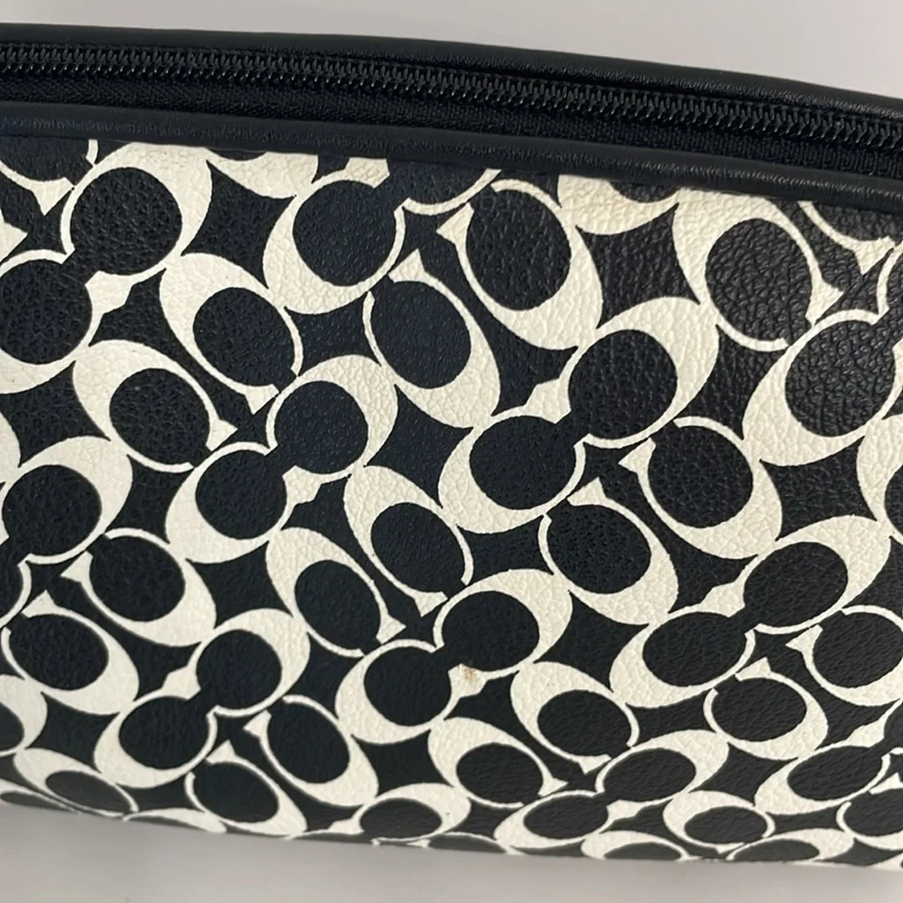 Coach Chelsea Cosmetic Pouch Black & White